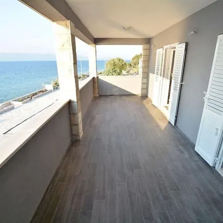 Dubas アパート オレビック