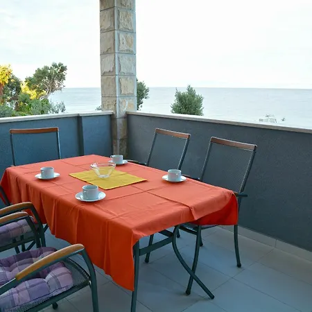 Dubas アパート *